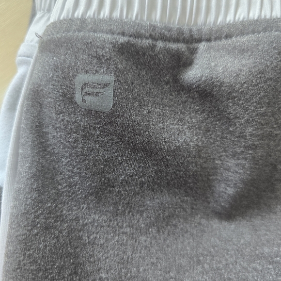 Fabletics Gray and White Capri Leggings Size Small - Picture 8 of 8